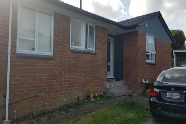 Photo of property in 100 Universal Drive, Henderson, Auckland, 0610