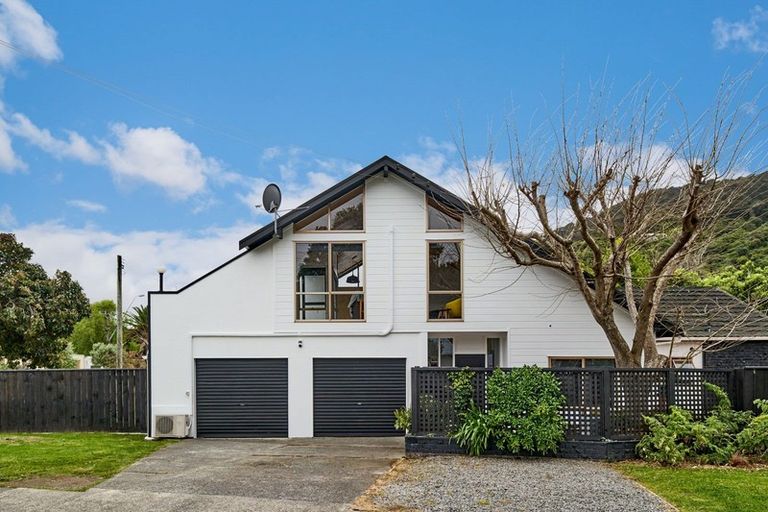 Photo of property in 407 Muritai Road, Eastbourne, Lower Hutt, 5013