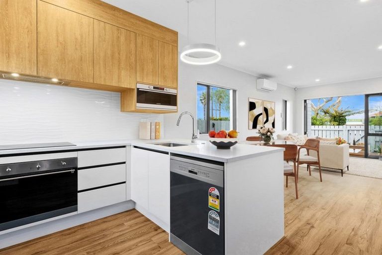 Photo of property in 4/66 Swanson Road, Henderson, Auckland, 0610