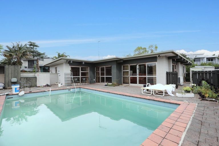 Photo of property in 11 Ganymede Place, Half Moon Bay, Auckland, 2012