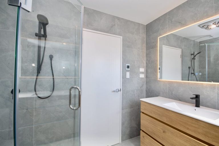 Photo of property in 298f Sunset Road, Windsor Park, Auckland, 0632