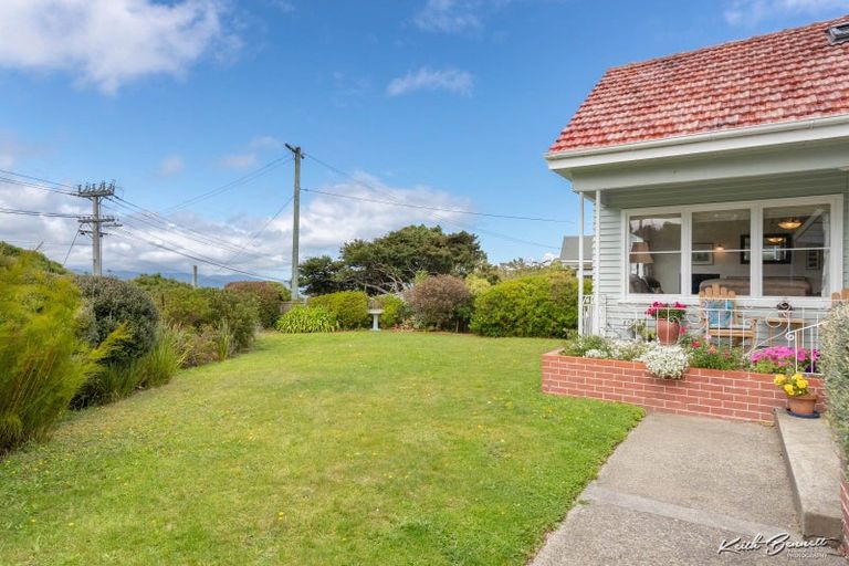 Photo of property in 39 Maungaraki Road, Korokoro, Lower Hutt, 5012