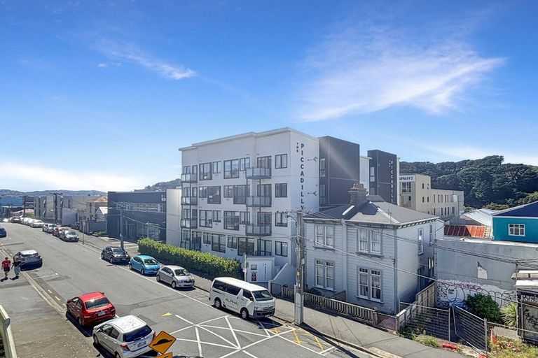 Photo of property in 10/30 Hanson Street, Mount Cook, Wellington, 6021