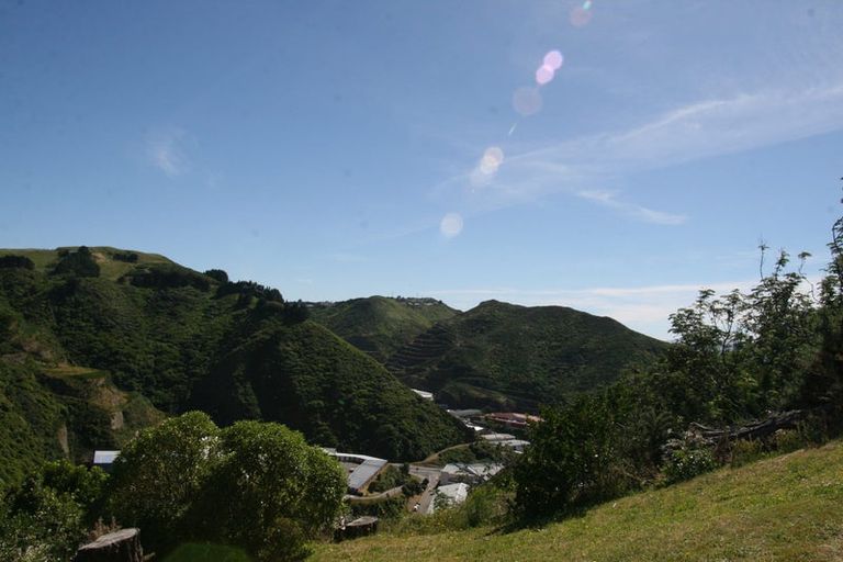 Photo of property in 2/63 Mandalay Terrace, Khandallah, Wellington, 6035