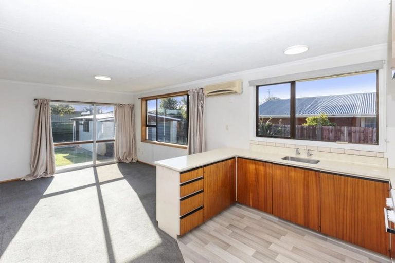 Photo of property in 11 Eglinton Street, Avondale, Christchurch, 8061