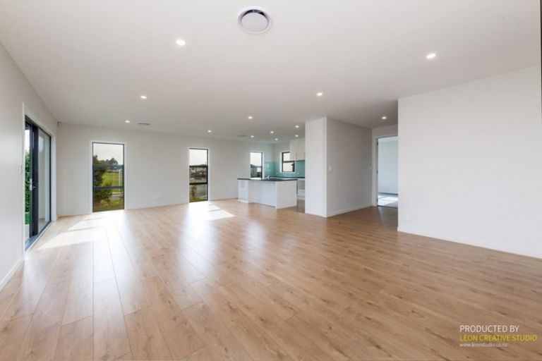 Photo of property in 2 Pommes Way, Silverdale, 0932