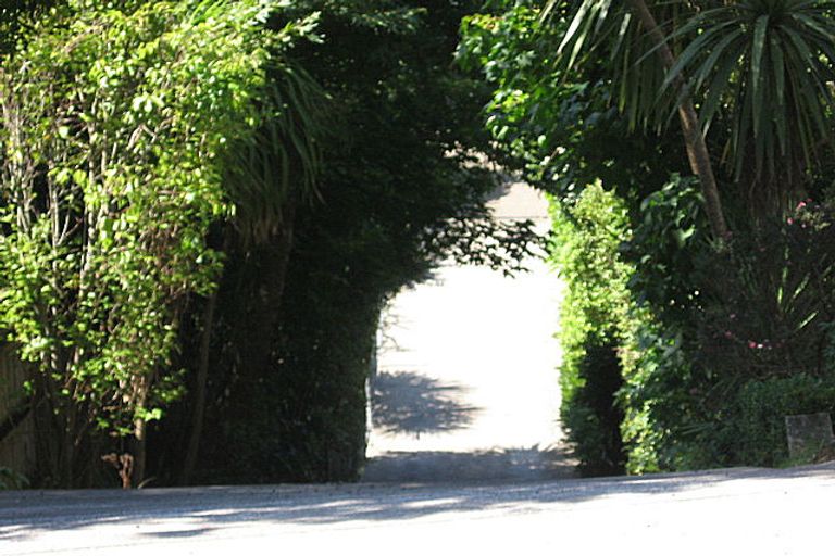 Photo of property in 2/11 Eastcliffe Road, Castor Bay, Auckland, 0620