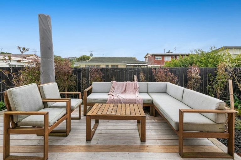 Photo of property in 16a Lillian Place, Orewa, 0931