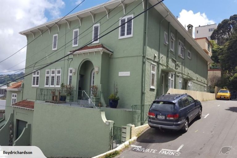 Photo of property in 105 Majoribanks Street, Mount Victoria, Wellington, 6011