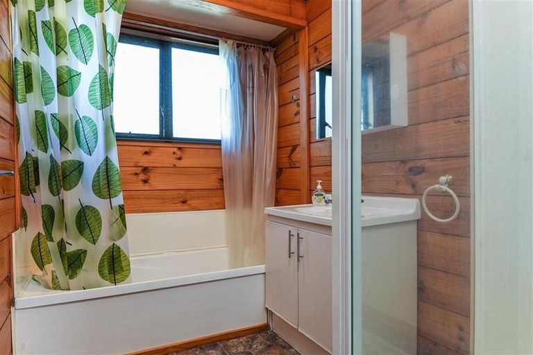 Photo of property in 1036a Great North Road, Point Chevalier, Auckland, 1022