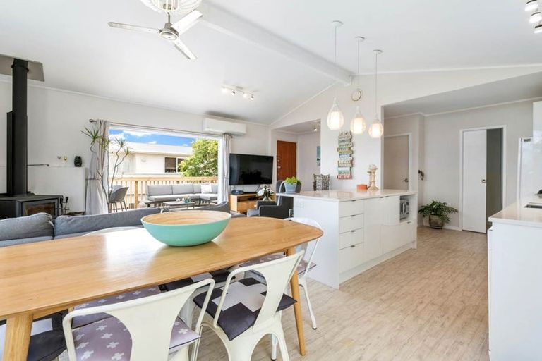 Photo of property in 58 Brian Crescent, Stanmore Bay, Whangaparaoa, 0932