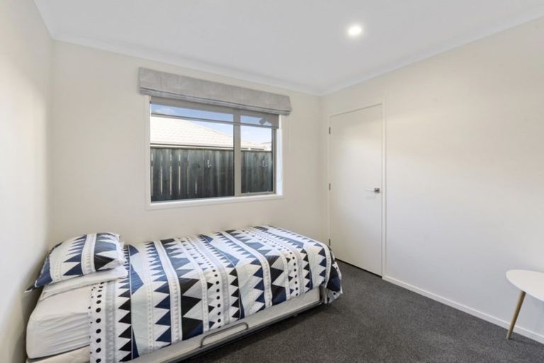 Photo of property in 2 Queenwood Road, Levin, 5510