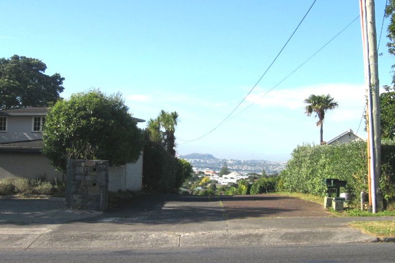 Photo of property in 111a Pupuke Road, Northcote, Auckland, 0627