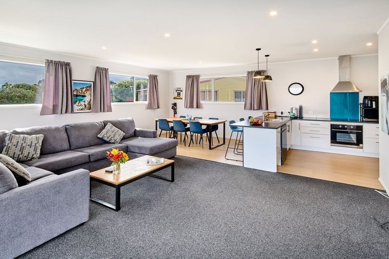 Photo of property in 109a Gloaming Hill, Titahi Bay, Porirua, 5022