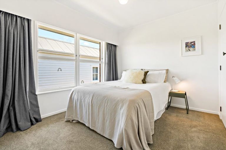 Photo of property in 1/34 Old Lake Road, Narrow Neck, Auckland, 0624