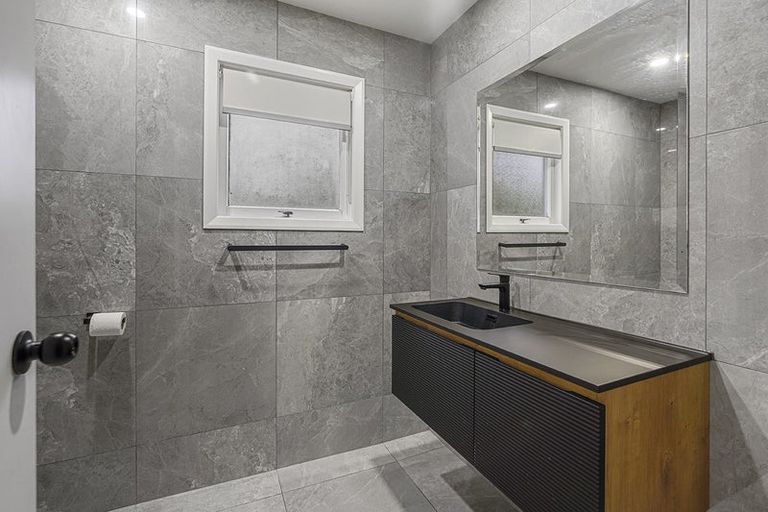 Photo of property in 1 Kingsway Crescent, Forest Lake, Hamilton, 3200