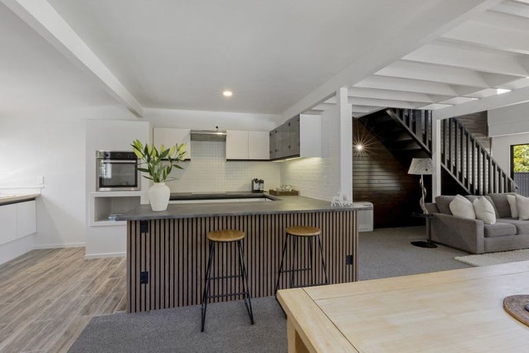 Photo of property in 6 Mackinnon Terrace, Sunshine Bay, Queenstown, 9300