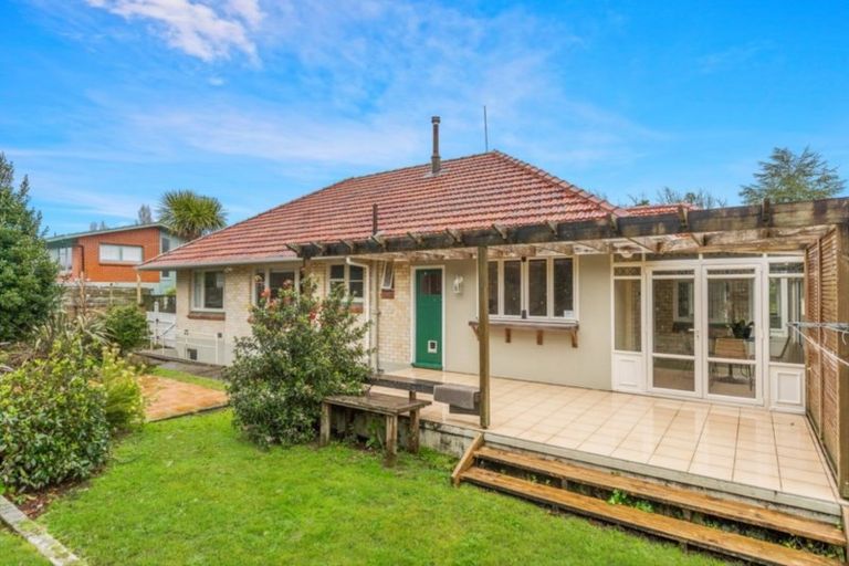 Photo of property in 11 Ingleton Terrace, Fairfield, Hamilton, 3214