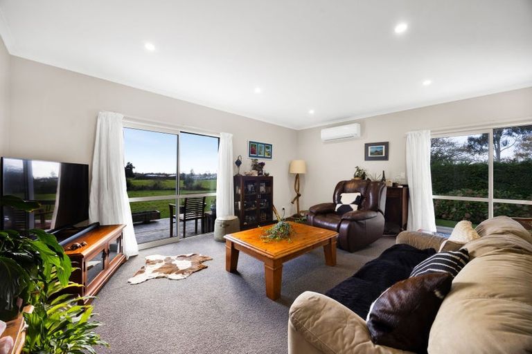 Photo of property in 8 Manatu Lane, Inglewood, 4330