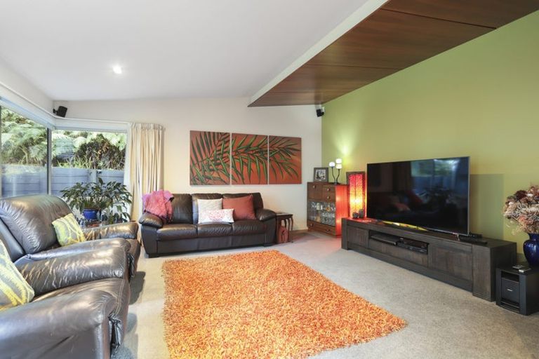 Photo of property in 535 Scenic Drive, Waiatarua, Auckland, 0612
