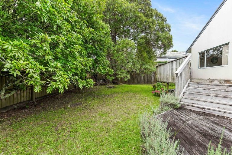 Photo of property in 90a Atkinson Road, Titirangi, Auckland, 0604