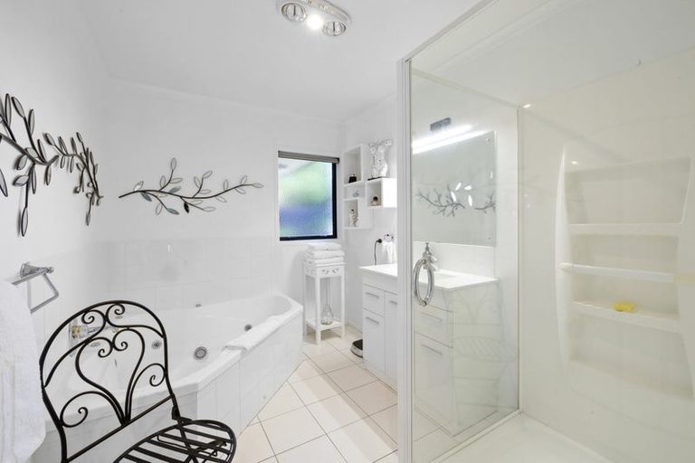 Photo of property in 10a Long Place, Frankleigh Park, New Plymouth, 4310