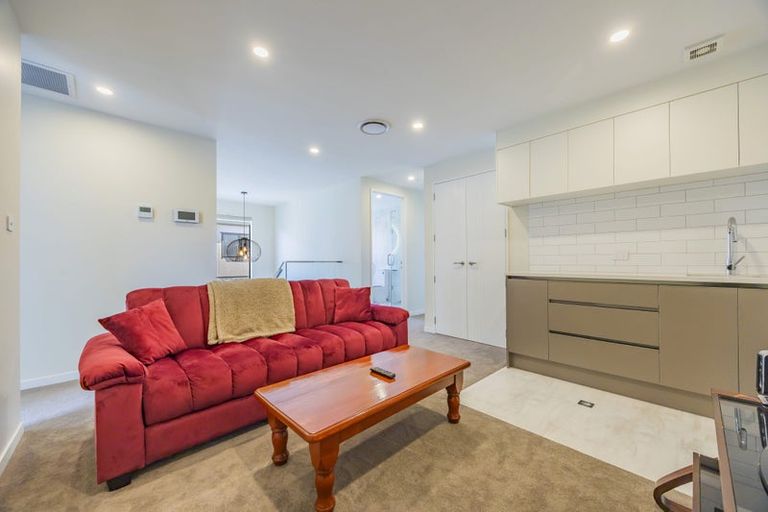 Photo of property in 16 Cara Avenue, Kumeu, 0810