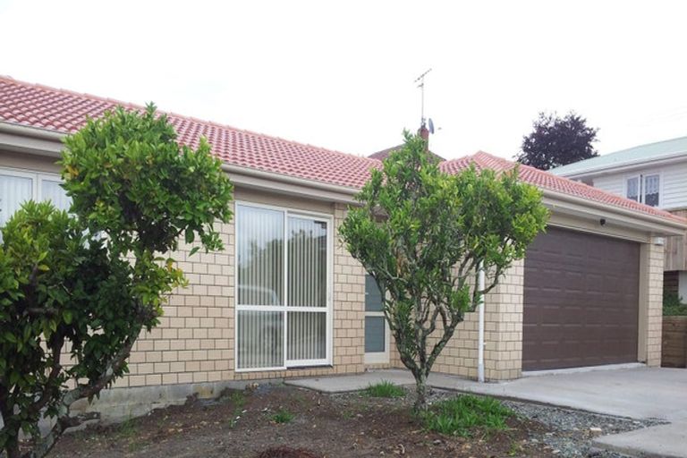 Photo of property in 57a Tiroroa Avenue, Te Atatu South, Auckland, 0610