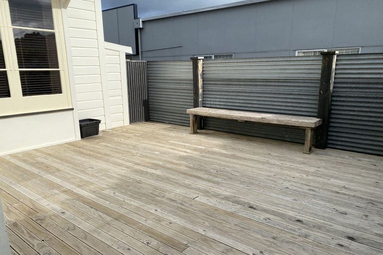 Photo of property in 11 Edgeware Road, Palmerston North, 4410