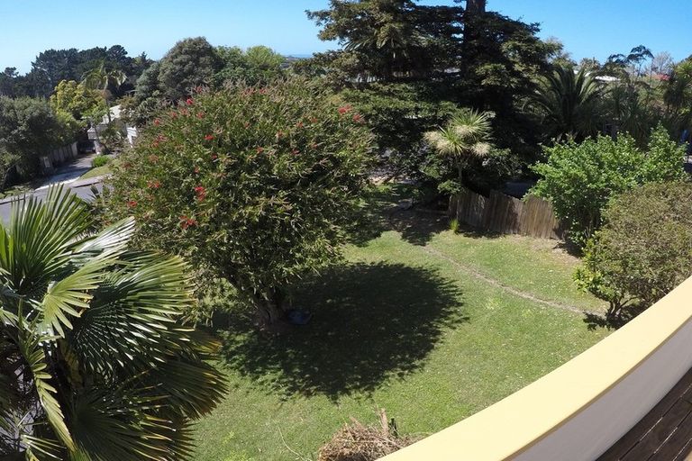 Photo of property in 1 Holt Avenue, Torbay, Auckland, 0630