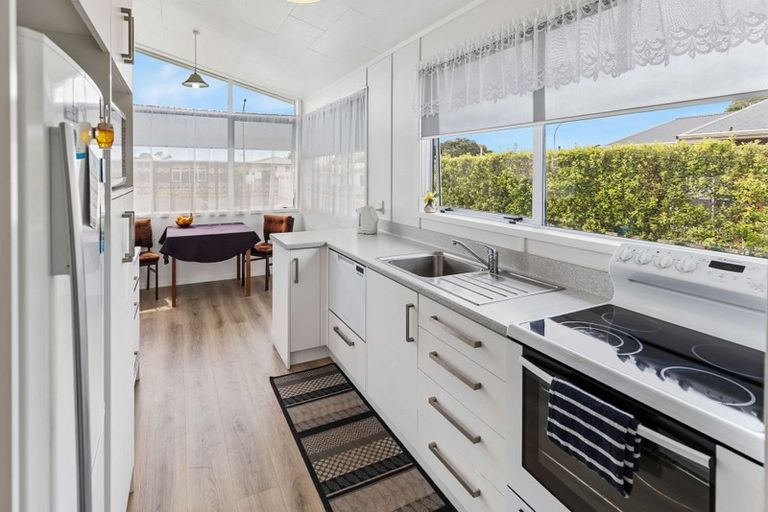 Photo of property in 32 Clifton Drive, Waitara, 4320