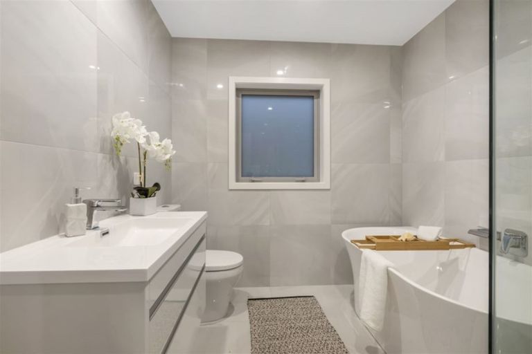 Photo of property in 9a Clematis Avenue, Murrays Bay, Auckland, 0630