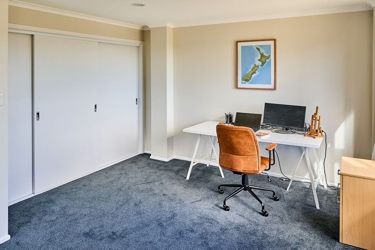 Photo of property in 22 Staysail Place, Whitby, Porirua, 5024