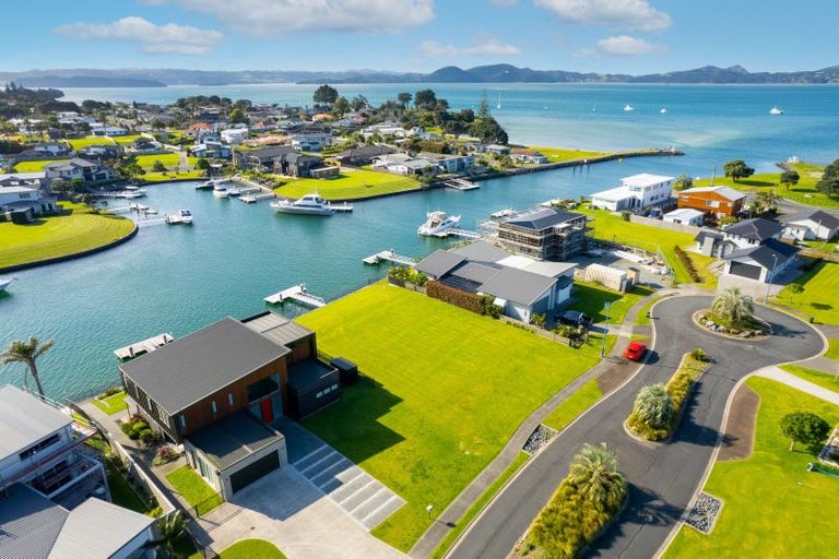 Photo of property in 17 Fred Carr Place, One Tree Point, 0118