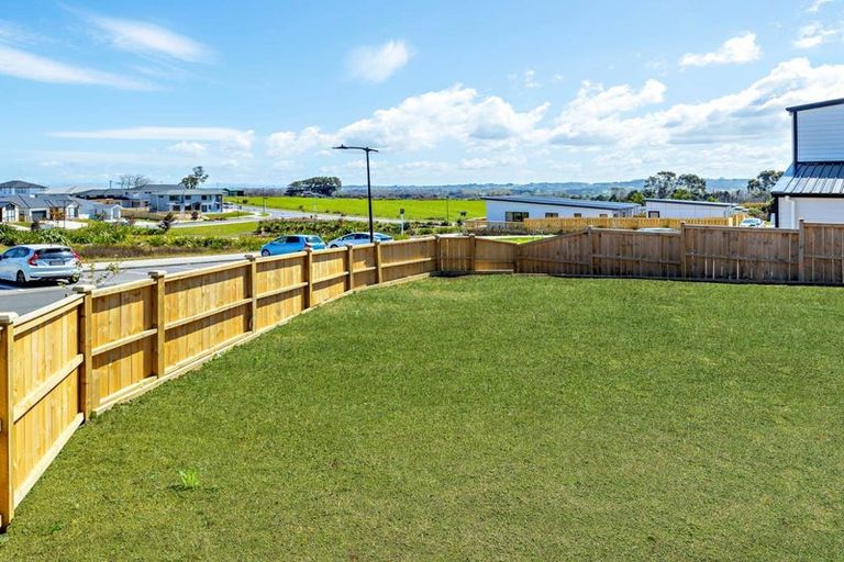 Photo of property in 16 Te Aramanu Crescent, Papakura, 2110