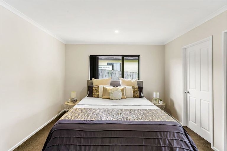 Photo of property in 22 Gordon Stanley Drive, Massey, Auckland, 0614