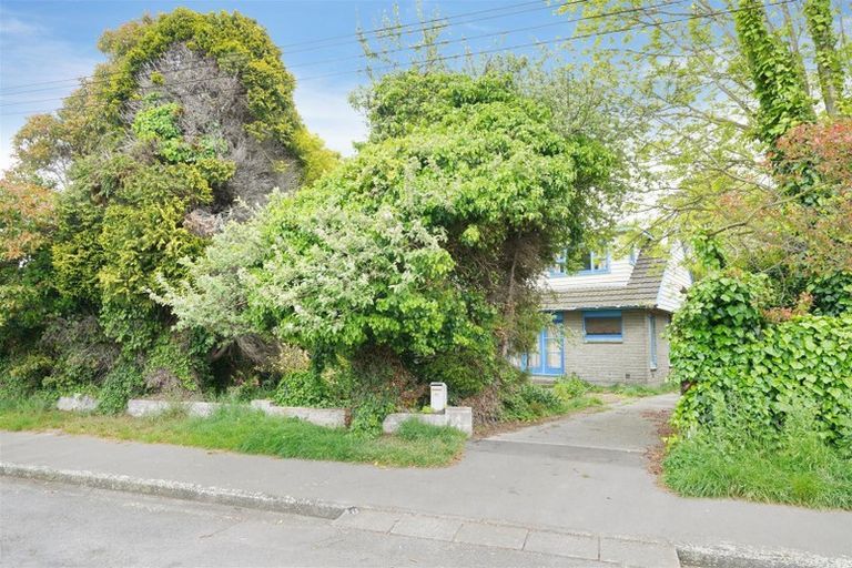 Photo of property in 30 Middlepark Road, Sockburn, Christchurch, 8042