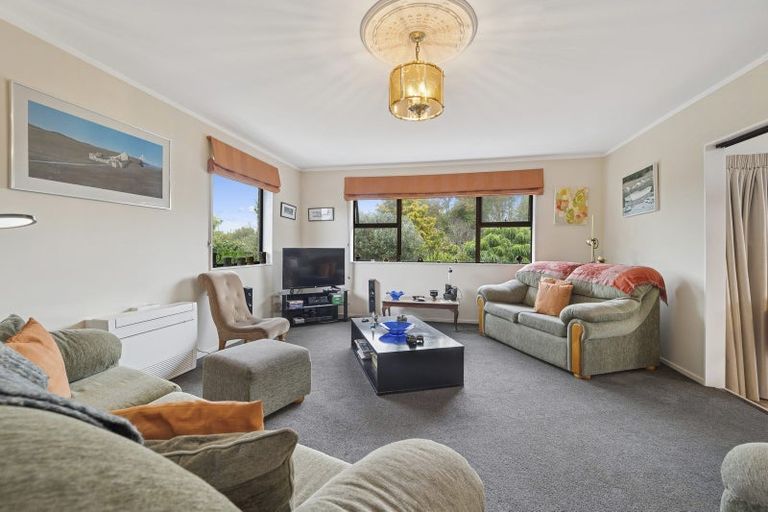 Photo of property in 8a Gemini Place, Kawaha Point, Rotorua, 3010