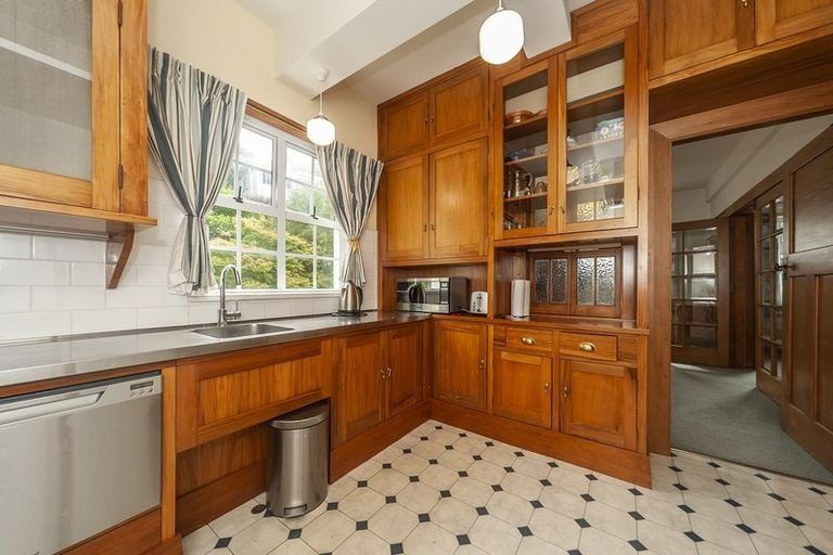 Photo of property in Chevening Flats, 90 Salamanca Road, Kelburn, Wellington, 6012