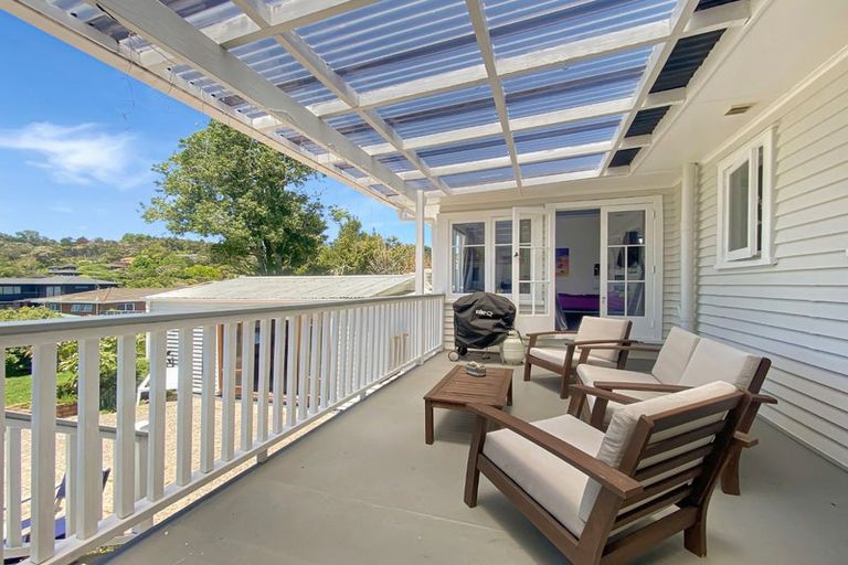 Photo of property in 122 Atkinson Road, Titirangi, Auckland, 0604