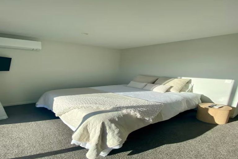 Photo of property in 2 Chapman Way, Jacks Point, 9371