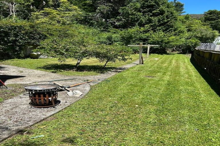 Photo of property in 16 Woodvale Grove, Fairfield, Lower Hutt, 5011