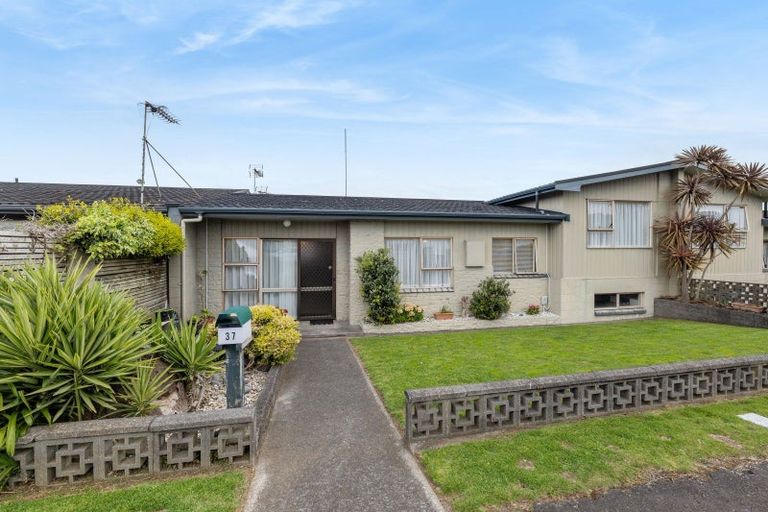 Photo of property in 37 Birdwood Avenue, Moturoa, New Plymouth, 4310