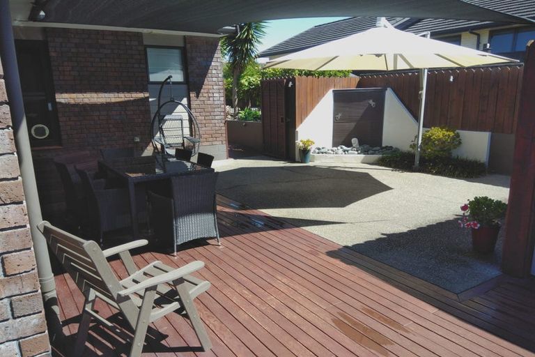 Photo of property in 6 Borrowdace Avenue, Botany Downs, Auckland, 2010