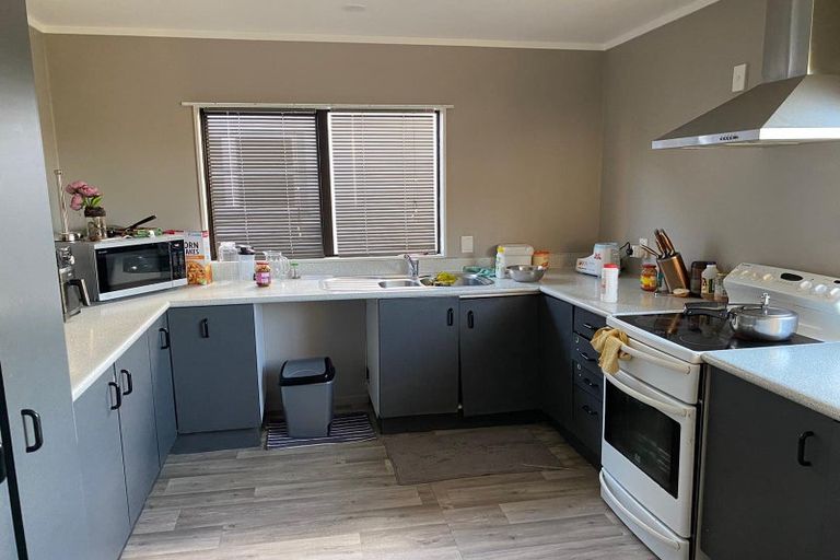 Photo of property in 90 Stewart Drive, Newlands, Wellington, 6037