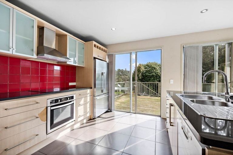Photo of property in 3 Scott Road, Stanmore Bay, Whangaparaoa, 0932