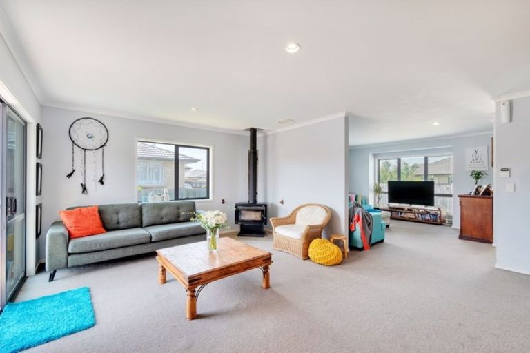 Photo of property in 38 Raabia Close, Parakai, 0830