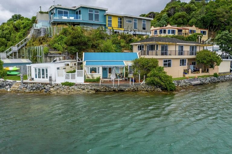 Photo of property in 18a Trevor Terrace, Paremata, Porirua, 5024