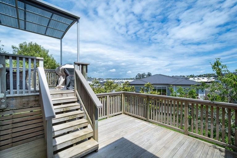 Photo of property in 11 Tee Point, Red Beach, 0932
