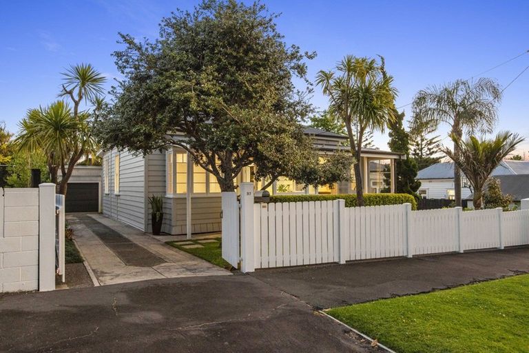 Photo of property in 37 Abbotsford Terrace, Devonport, Auckland, 0624